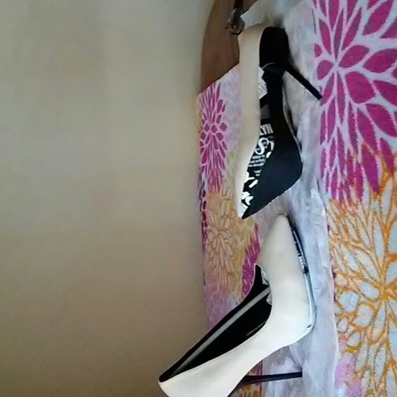 Heels - Picture 4 of 8